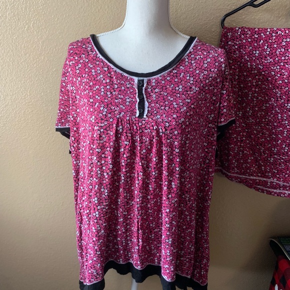 Secret Treasures Other - Woman’s Plus Pajama Set Capris & Top 3X or 22/24W